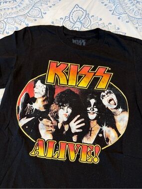 Kiss shirt
